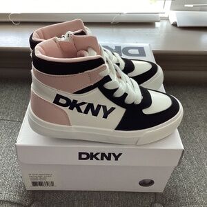DKNY Little & Big Girls Andee Alice Sneakers, size 11